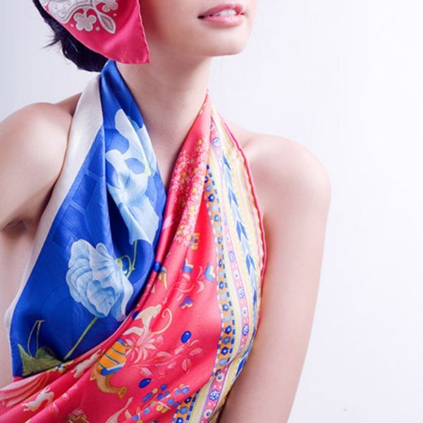 Thắt khăn lụa thành áo yếm