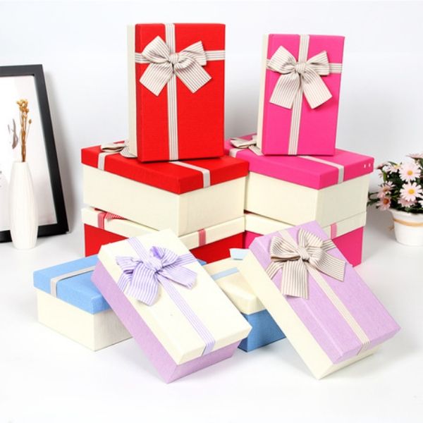 Tặng quà cho đối tác