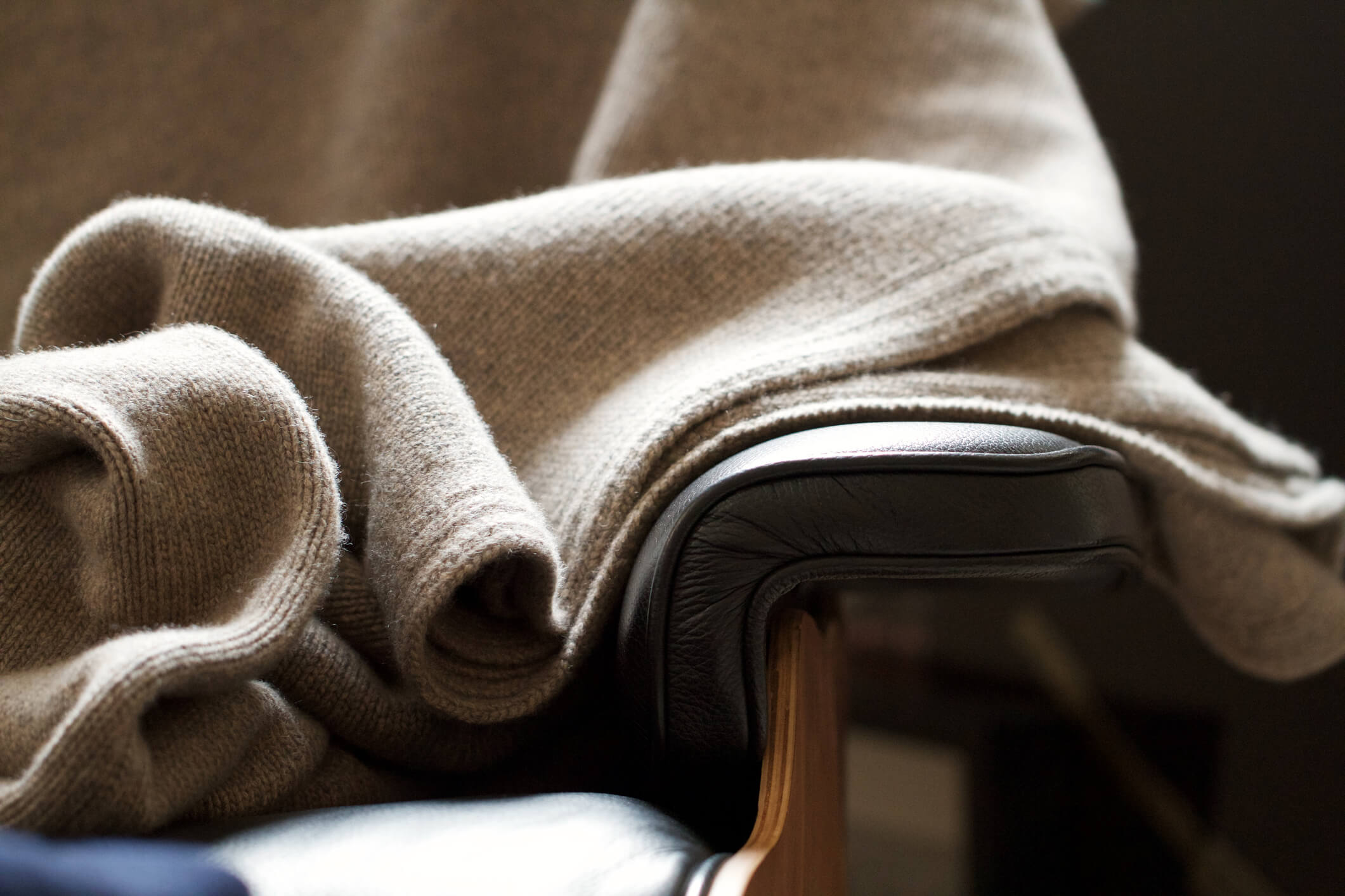 2 cách giặt áo len chuẩn chỉnh giúp giữ form áo và màu áo